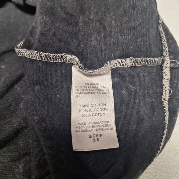 NHL Detroit Red Wings Tee Shirt Gray Womans Small Hockey Michigan Fan Round Neck - Picture 10 of 13